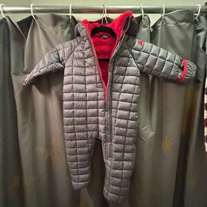 Snozu 1-piece‎ Cozy Snowsuit for Boy or Girl in Grey Herringbone & Red 9/12M